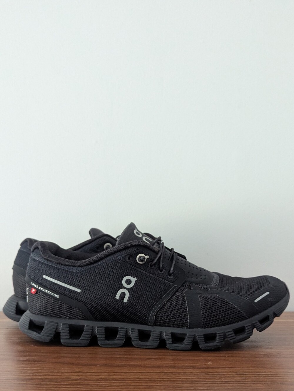 On Running On Cloud Black Running Shoes Sneakers Women's Size 7.5